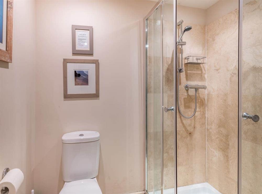 Shower room at Berry Thatch in Suffield, near North Walsham, Norfolk
