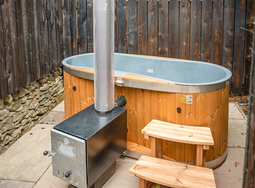 Hot tub at Bertie’s Retreat in Foolow, near Hope Valley, Derbyshire