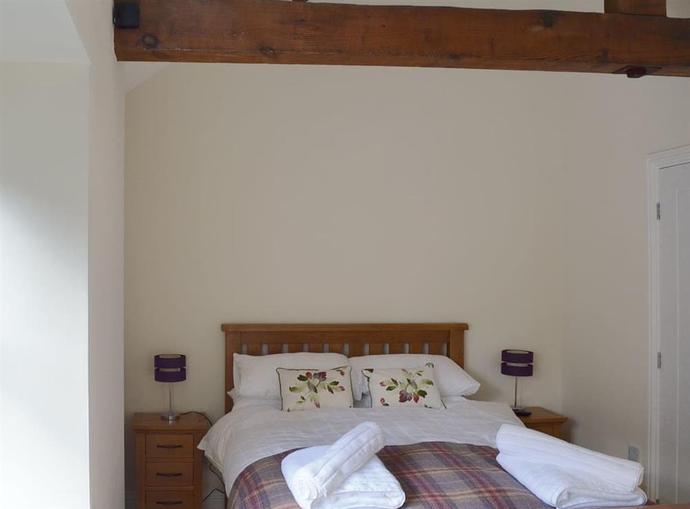 Double bedroom with high, beamed ceiling at Carpenters Cottage, 