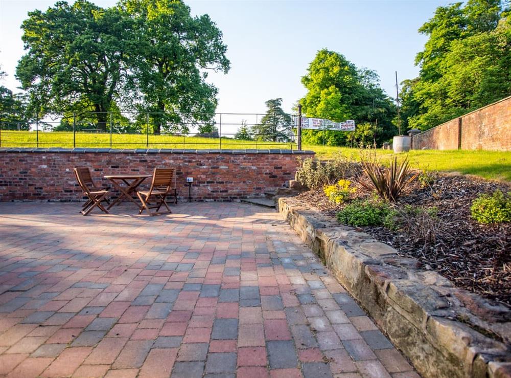Paved courtyard area and garden at Carpenters Cottage, 