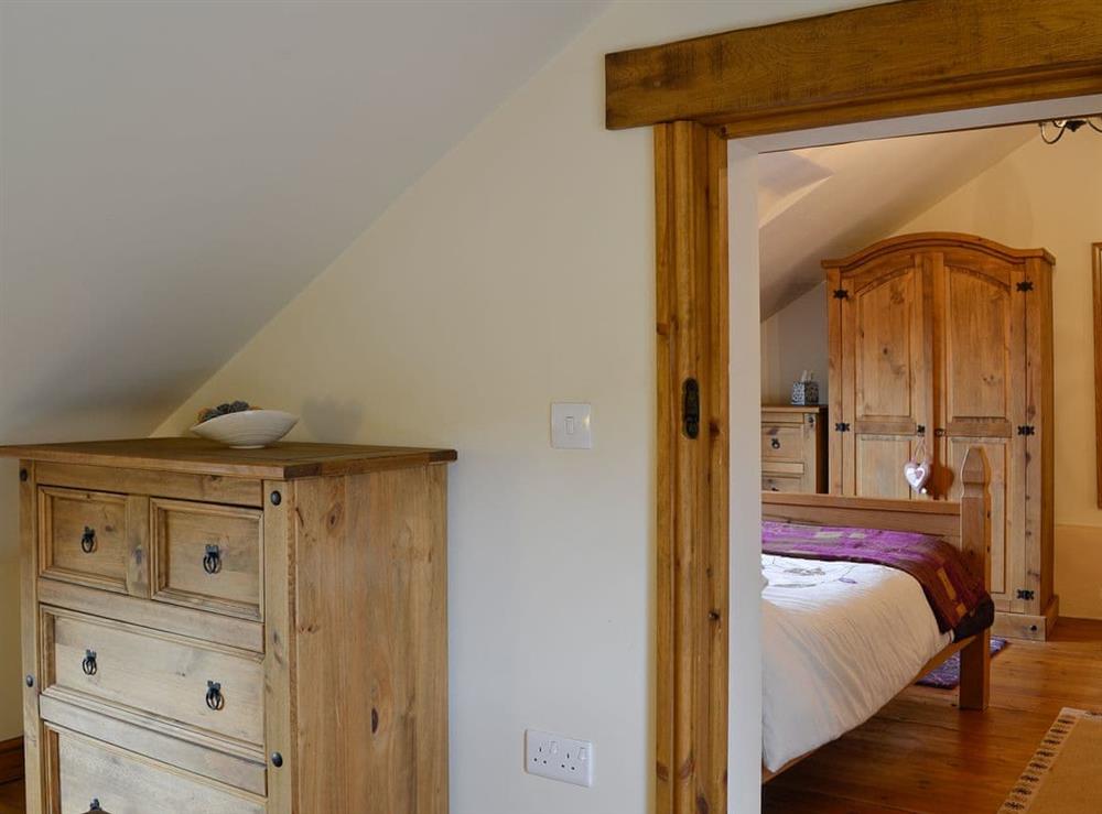 Twin bedroom at Beudy Bach in Cilgwyn, near Caernarfon, Gwynned, Gwynedd