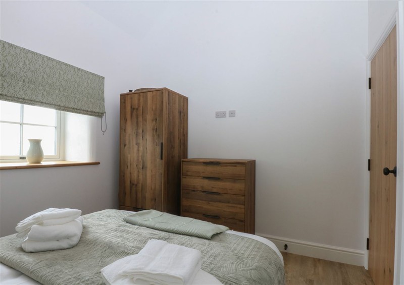 A bedroom in Beudy Tanrallt at Beudy Tanrallt, Llanfachraeth