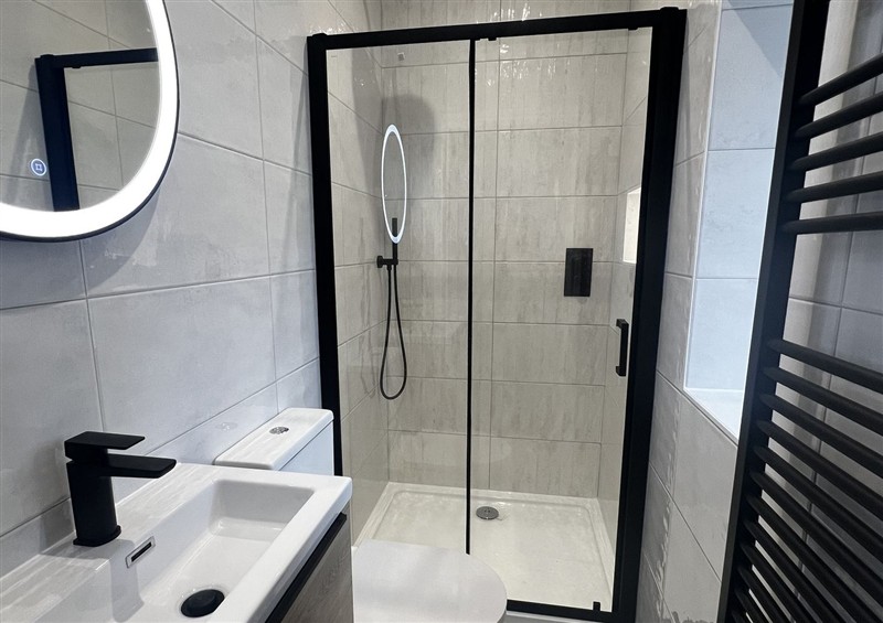 Bathroom at Beudy Tanrallt, Llanfachraeth