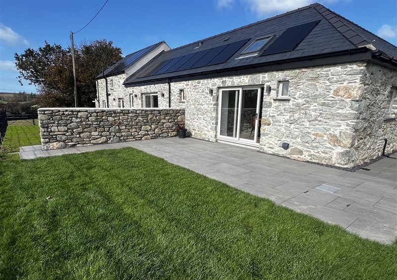 The setting at Beudy Tanrallt, Llanfachraeth