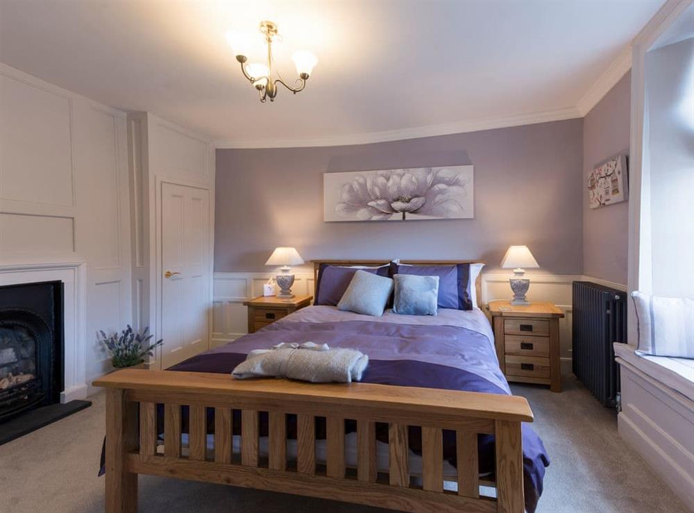 Comfortable bedroom with kingsize bed and en-suite (photo 2) at Beverley Minster House in Beverley, North Humberside