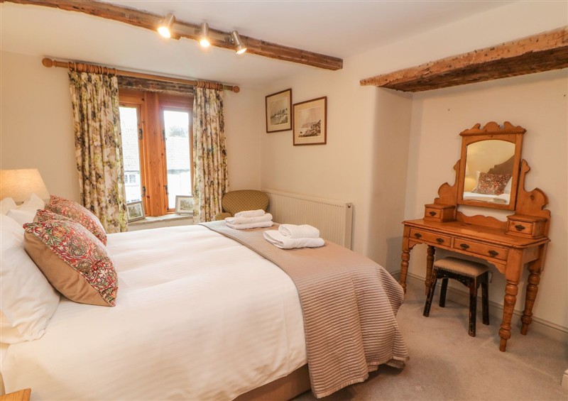 One of the 3 bedrooms (photo 5) at Billy Whiskeys, Tideswell