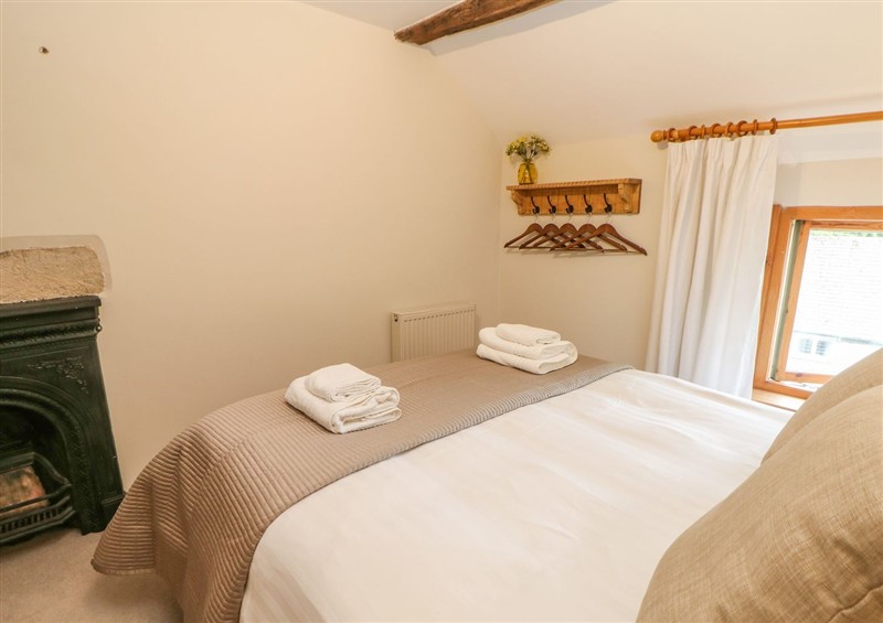 One of the bedrooms (photo 2) at Billy Whiskeys, Tideswell