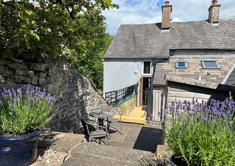 Outside (photo 3) at Billy Whiskeys, Tideswell