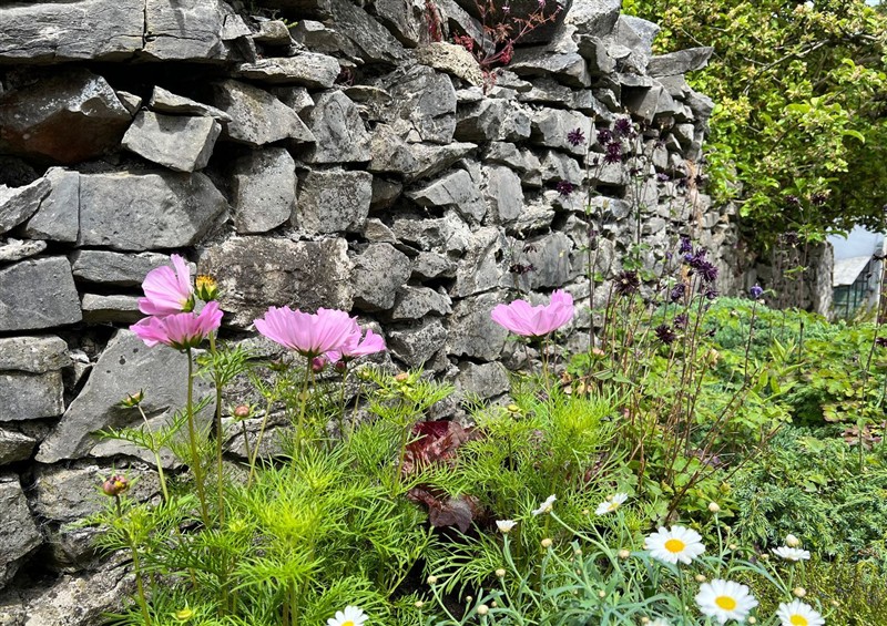 Outside (photo 4) at Billy Whiskeys, Tideswell