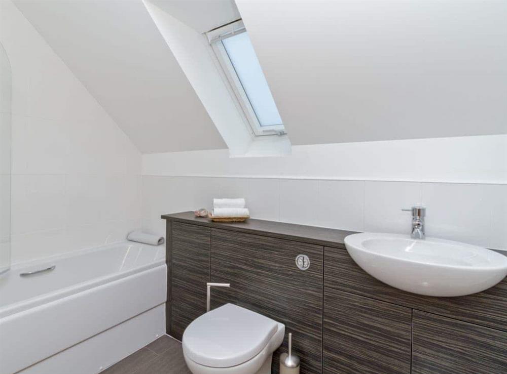 Modern bathroom with over-bath shower at Birch Corner in Aviemore, Inverness-Shire