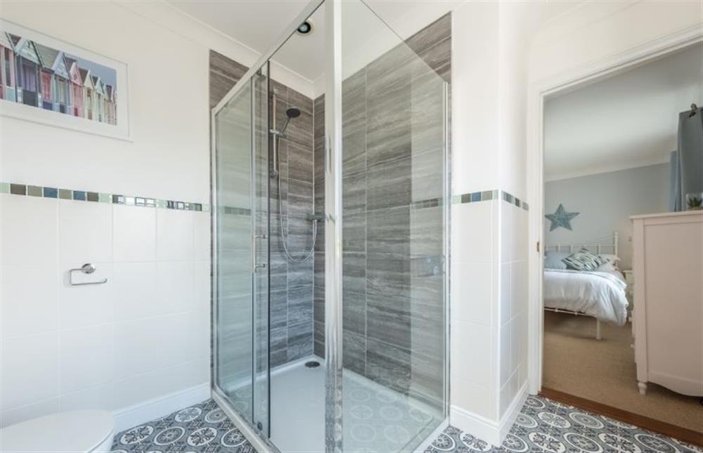Master bedroom en-suite with shower cubicle at Birch Cottage, Northrepps near Cromer