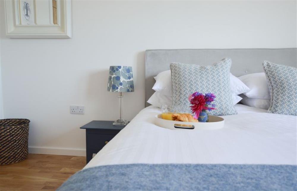 Birch House, Cornwall: Bedroom one with a 5ft king-size bed and en-suite shower room at Birch House, St Agnes