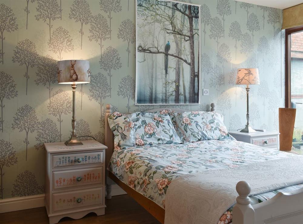 Attractive en-suite double bedroom at Skylark, 