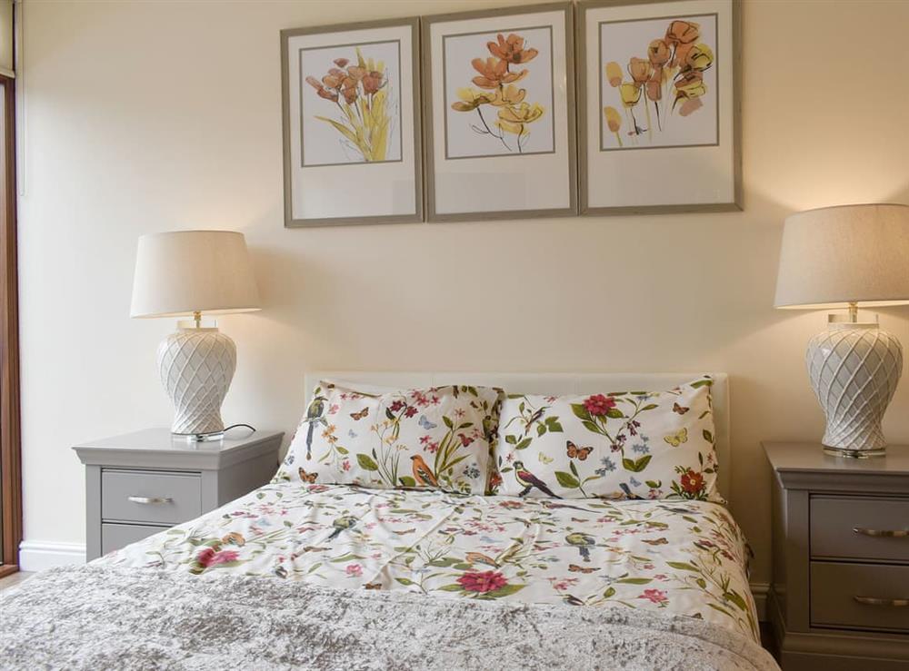 Comfortable en-suite double bedroom at Skylark, 