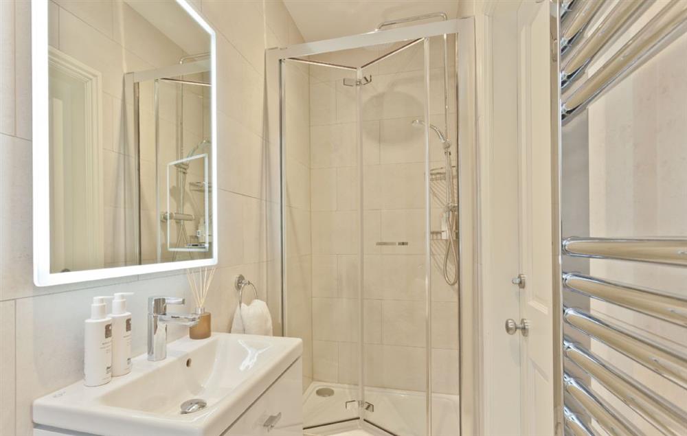 En-suite shower room (photo 2) at Birkdale House, Windermere