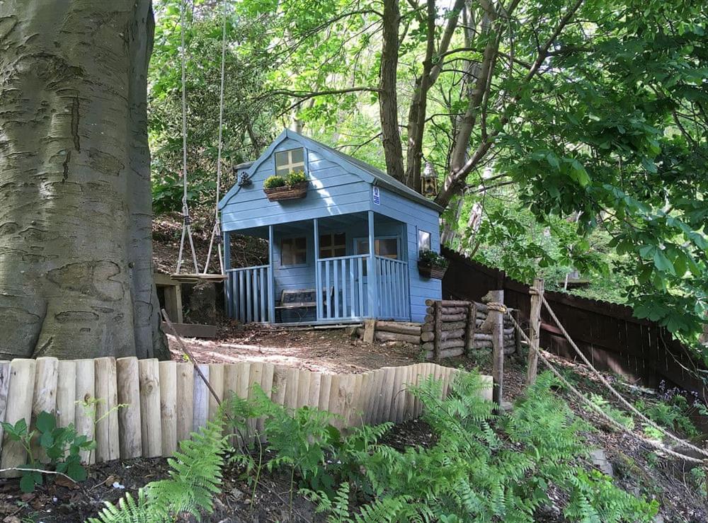 Garden with summerhouse at Birkenhead Cottage in Hebden Bridge, Yorkshire, West Yorkshire