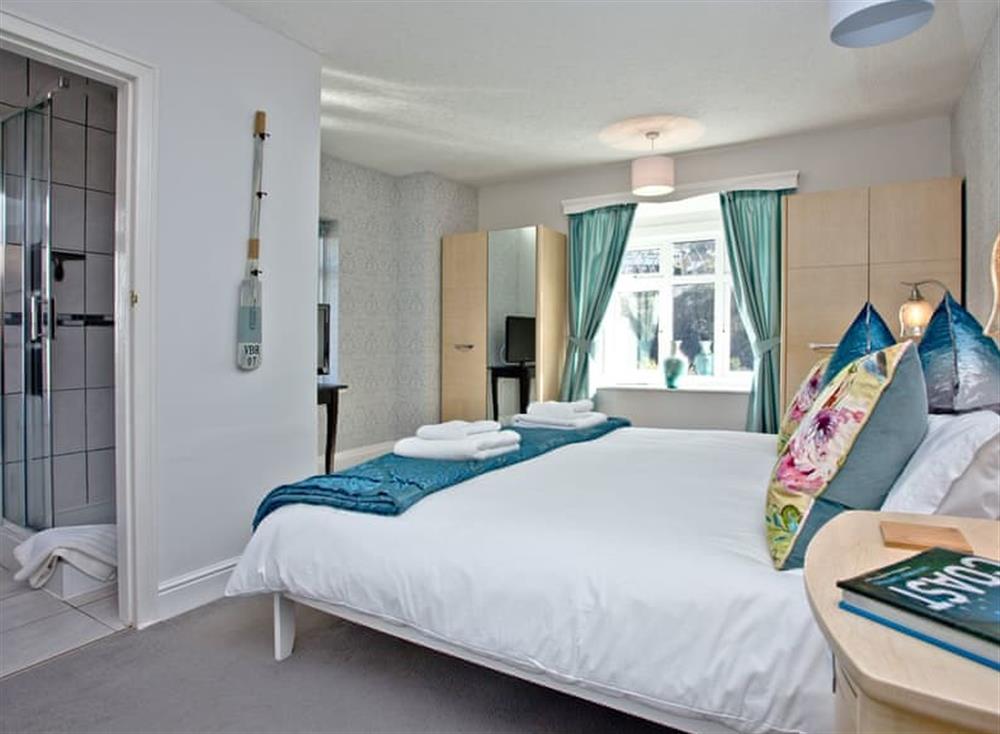 Spacious en-suite double bedroom at Bishopsgate in , Torquay