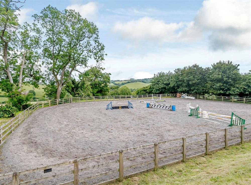 Paddocks and stables are available on-site (photo 3) at The Granary, 