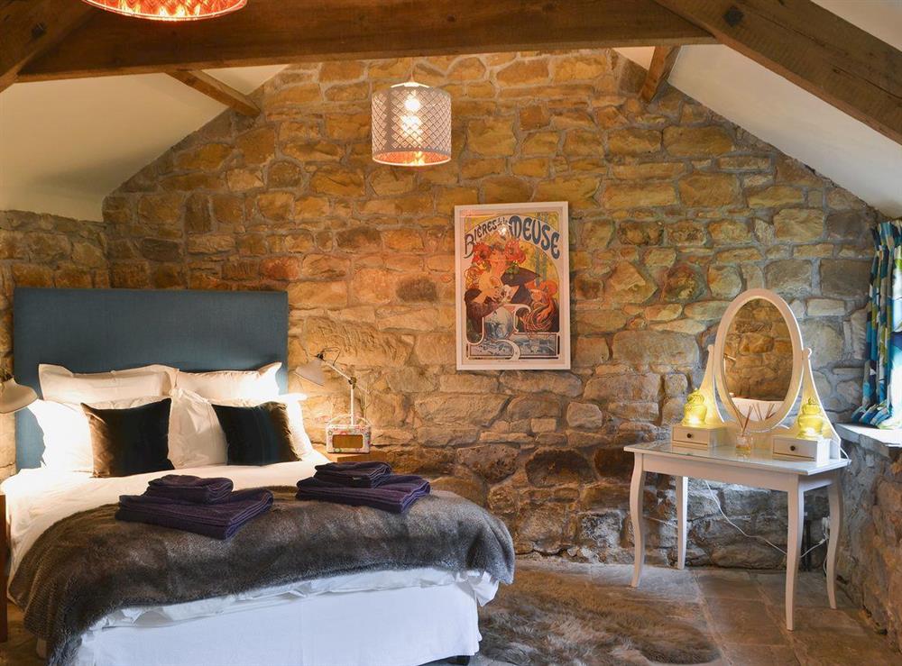 Cosy and romantic double bedroom at The Carriage House, 