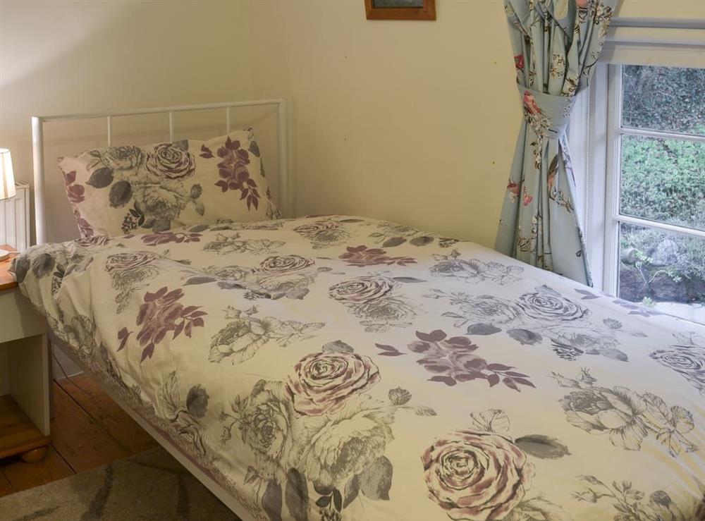 Twin bedroom at Blackberry Cottage in Kenton, near Exeter, Devon, England