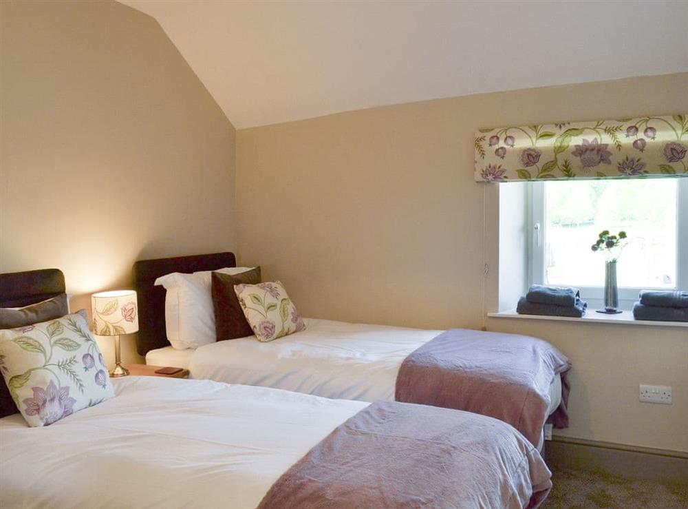 Good-sized twin bedroom at Blackcurrant Cottage at Stanton Ford Farm in Baslow, near Bakewell, Derbyshire