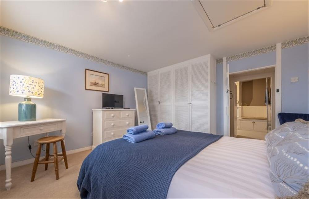 Master bedroom with 5’ king-size bed at Blackhorse Cottage, Brancaster Staithe near Kings Lynn