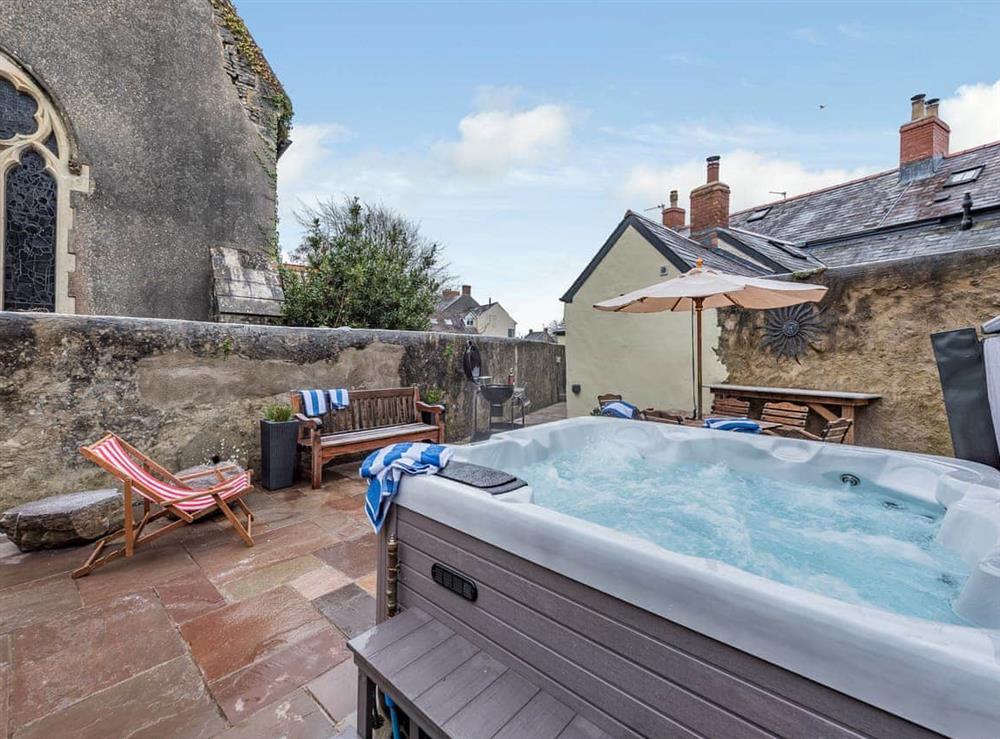 Hot tub at Blacksmiths Cottage in Pembroke, Dyfed