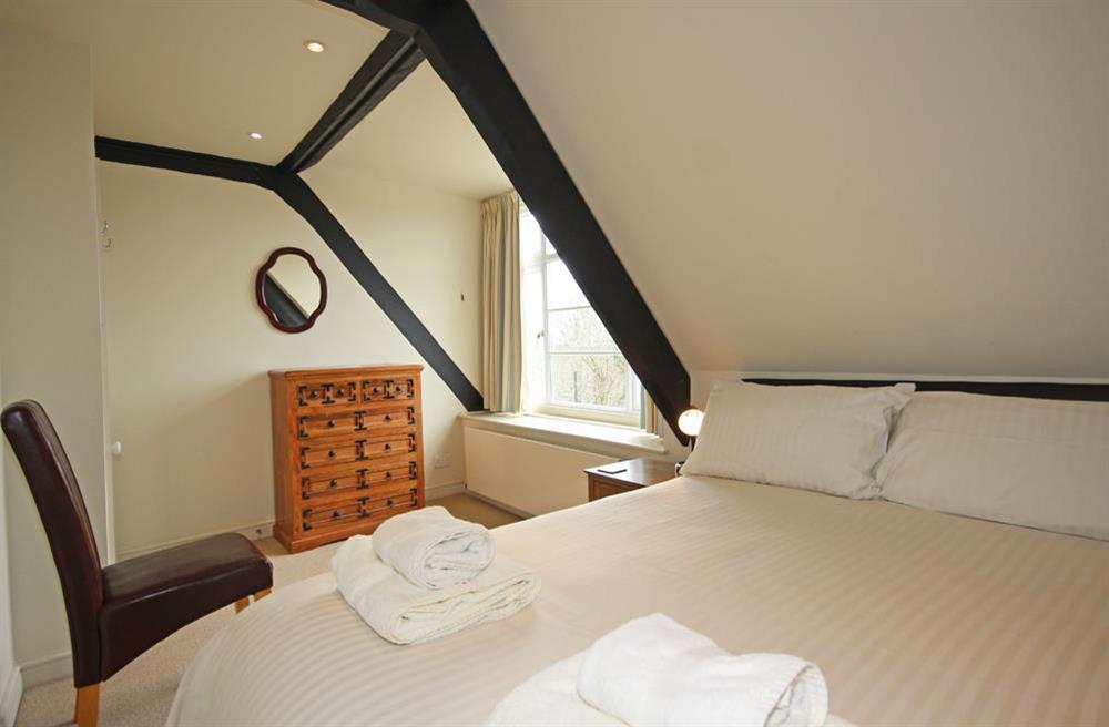 Second bedroom with King-size bed at Blackstone Cottage in Devon Road, Salcombe