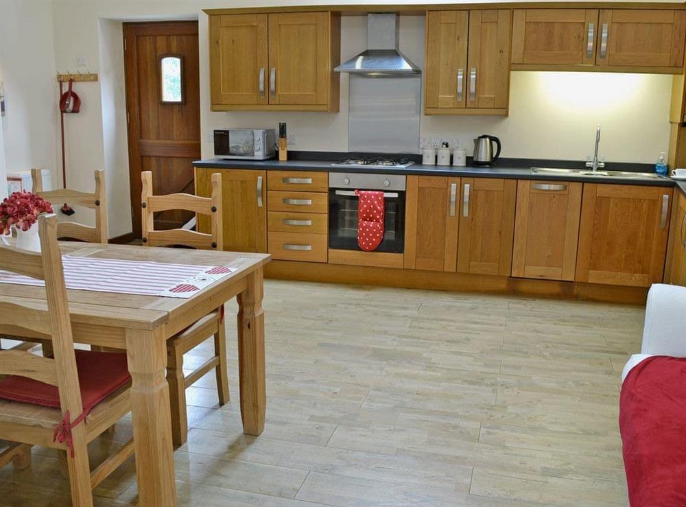 Spacious kitchen/dining room (photo 2) at Blackthorn Cottage in Swan Pool, near Falmouth, Cornwall