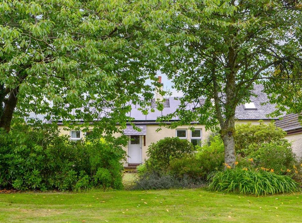 Charming holiday home at Blairhosh Cottage in Balloch, Loch Lomond, Dumbartonshire