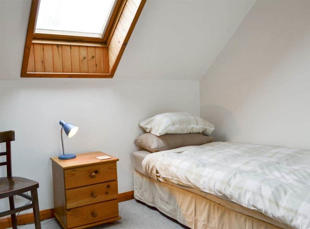 Comfortable twin bedroom at Blairhosh Cottage in Balloch, Loch Lomond, Dumbartonshire