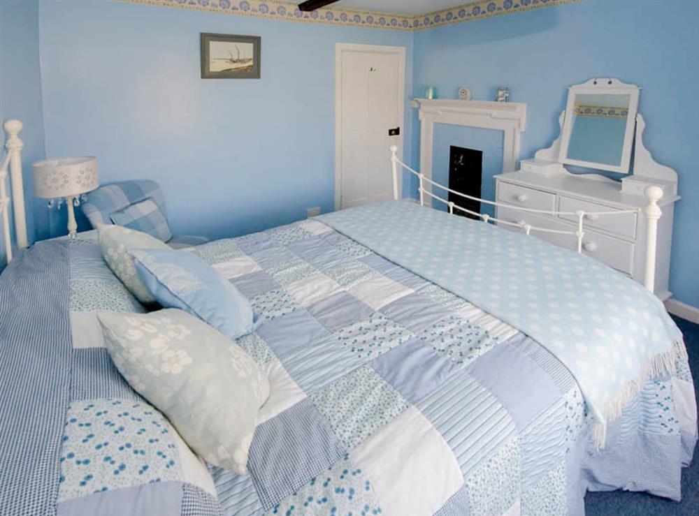 Well presented double bedroom at Delphinium Cottage, 