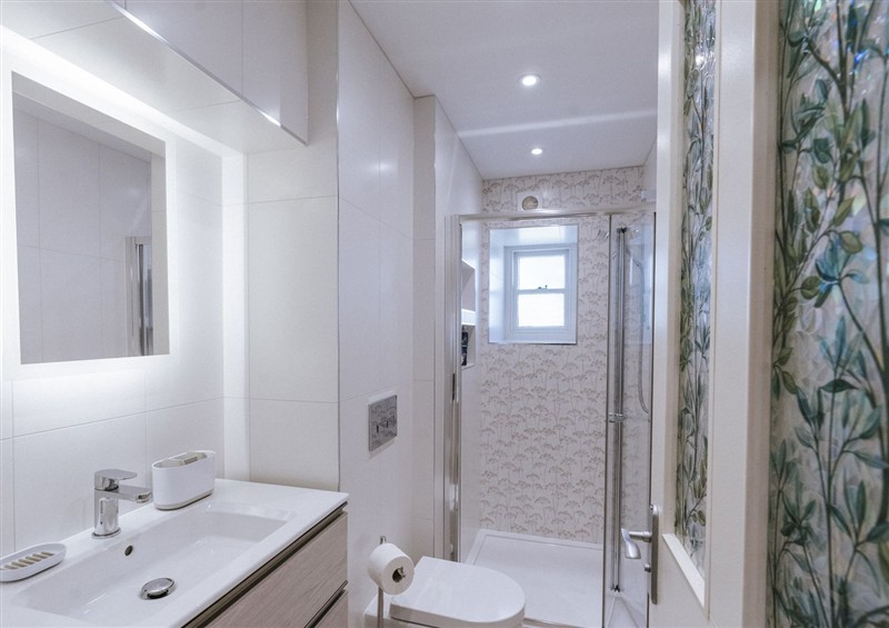 The bathroom at Blucks cottage, St Agnes