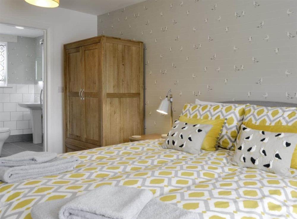 Second double bedroom with en-suite at Blue Beach House in Ilfracombe, Devon