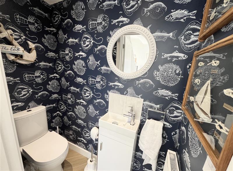 The bathroom at Blue Drift, Budleigh Salterton