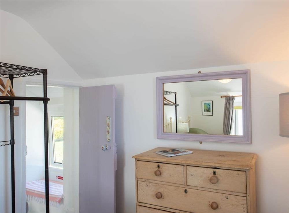 Twin bedroom (photo 3) at Blue Sails in Llanfaes, Beaumaris, Anglesey., Gwynedd
