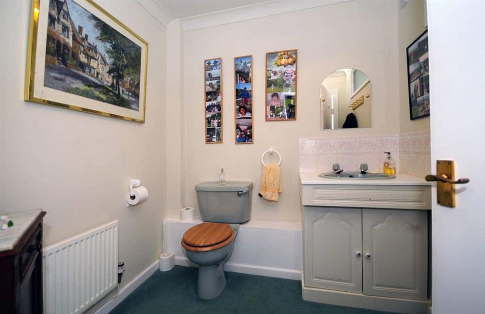 The bathroom (photo 2) at Blue Teal in Harlech, Gwynedd