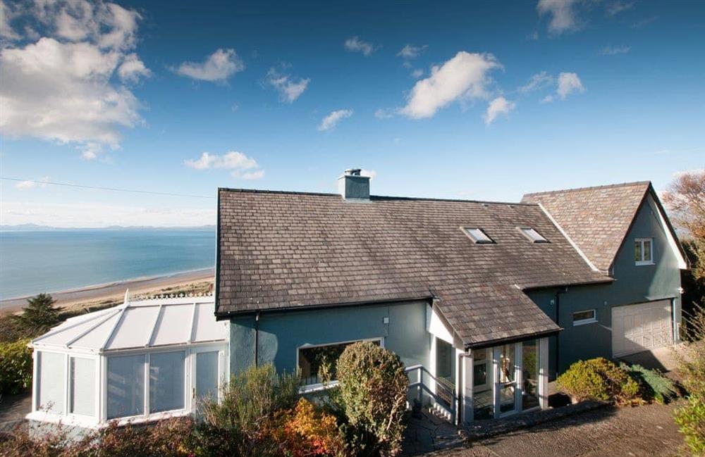 This is the setting of Blue Teal at Blue Teal in Harlech, Gwynedd