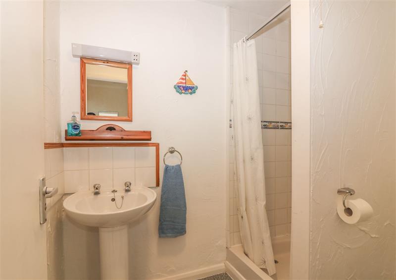 The bathroom at Bluebell Cottage, Marldon