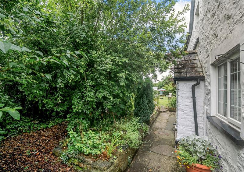 Enjoy the garden at Bluebell Cottage, Tavistock