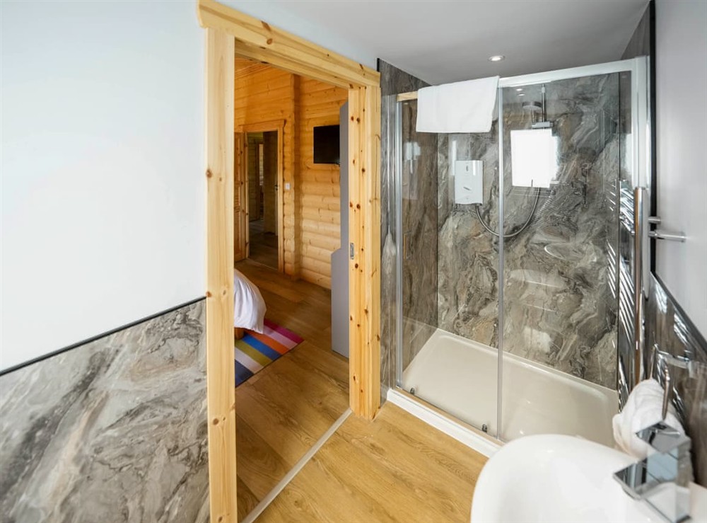 Bathroom at Bluebell Lodge in Hittisleigh, Devon