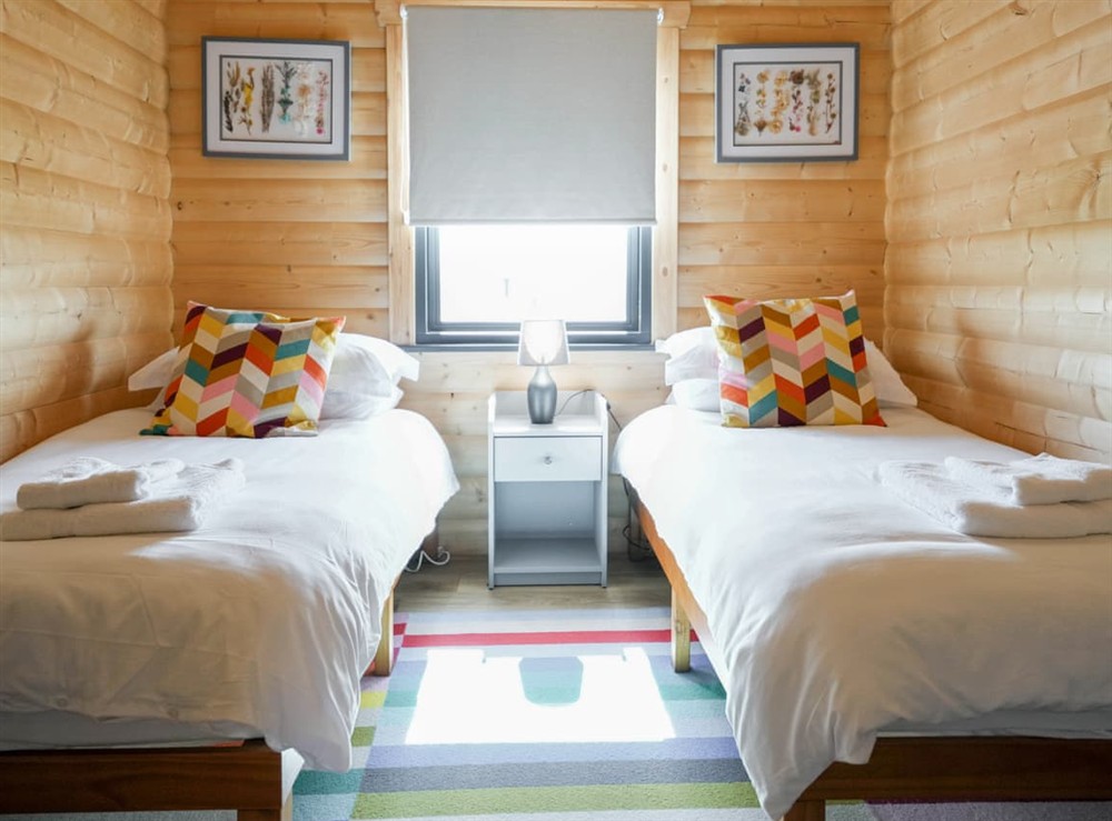 Twin bedroom at Bluebell Lodge in Hittisleigh, Devon