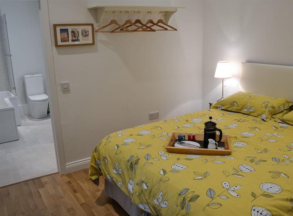 Double or twin bedroom with en-suite at Blyth Green Stable in Wacton, near Long Stratton, Norfolk