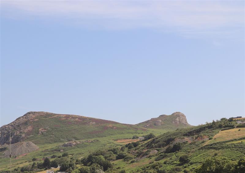 The setting of Bodefi (photo 2) at Bodefi, Nefyn