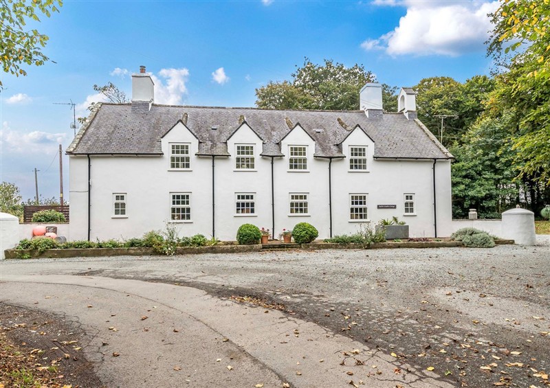 The setting at Bodior Garden Cottage Bach, Rhoscolyn