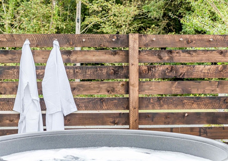 There is a hot tub at Bodior Garden Cottage Bach, Rhoscolyn