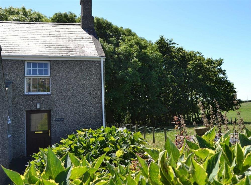 Delightful rural holiday cottage at Bodwi Isaf in near Abersoch, Gwynedd