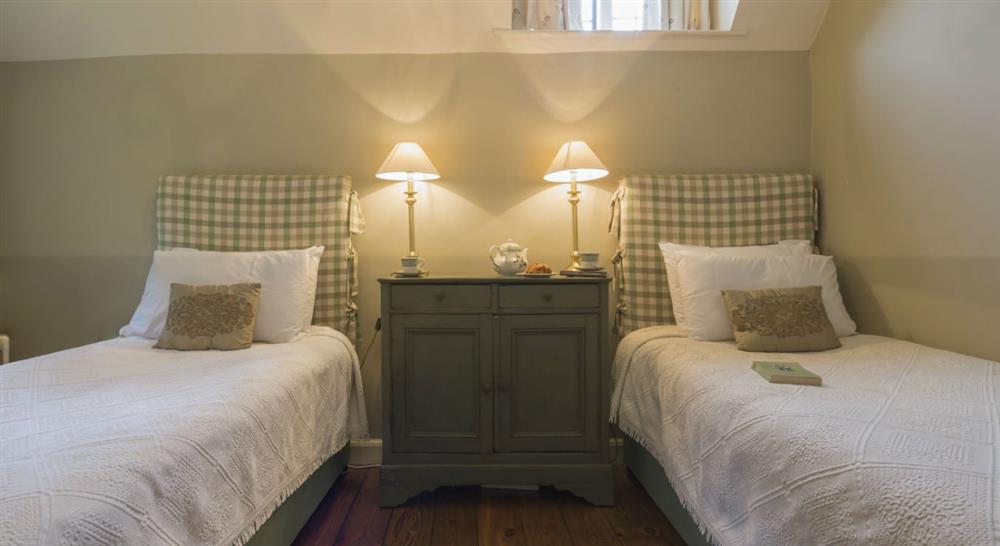 The bright twin bedroom at Bog Cottage in Banbury, Oxfordshire
