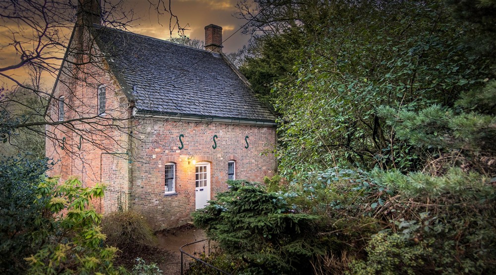The front door at Bog Cottage in Banbury, Oxfordshire