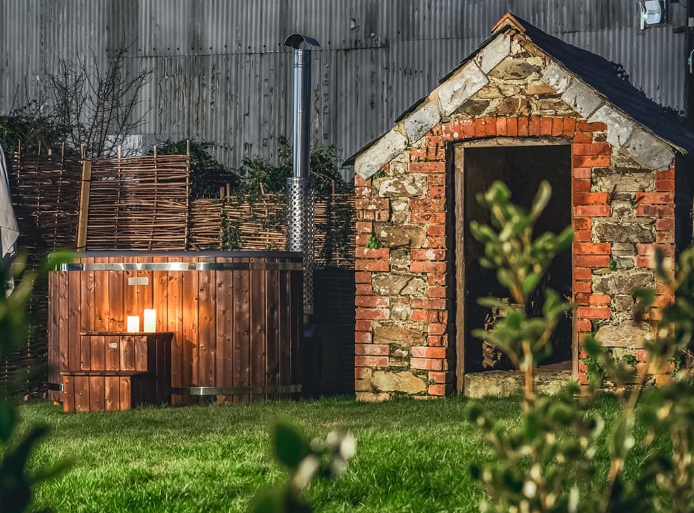 Hot tub at The Nooke, 